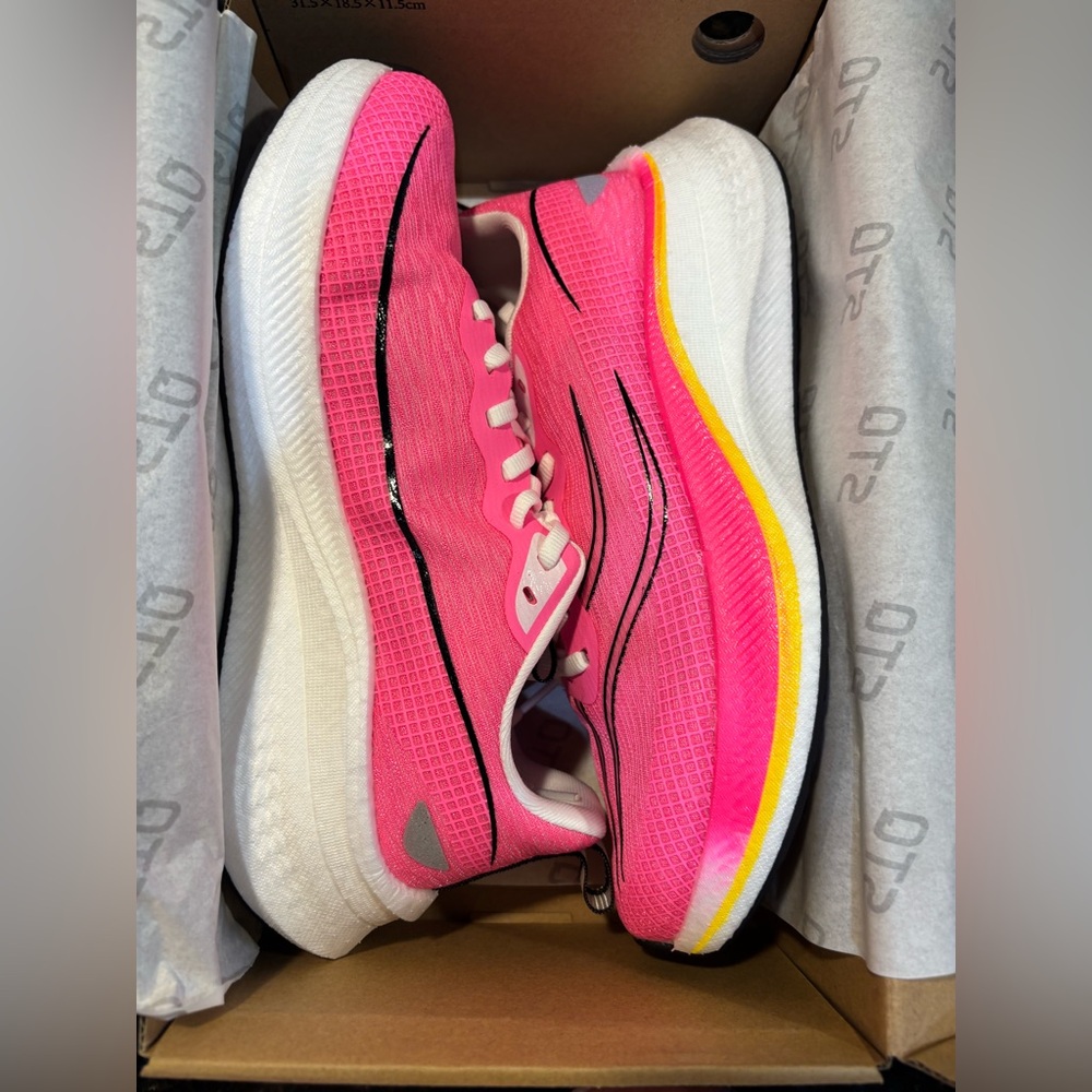 STQ Pink and White Athletic Shoes with Cushioned Foam Midsole women’s size 9.5